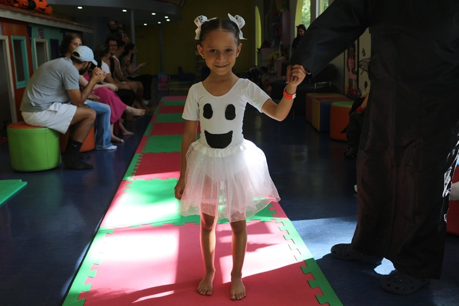 Momentos Criativos – Contação de História - Livro: “Bruxa, bruxa venha à minha festa” com desfile de fantasia – 25/10/2025