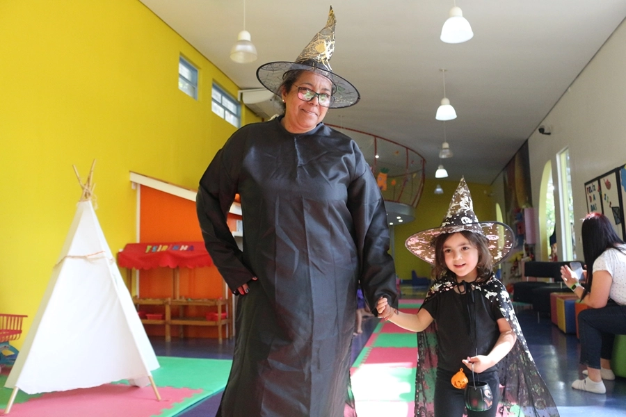 Momentos Criativos – Contação de História - Livro: “Bruxa, bruxa venha à minha festa” com desfile de fantasia – 25/10/2025