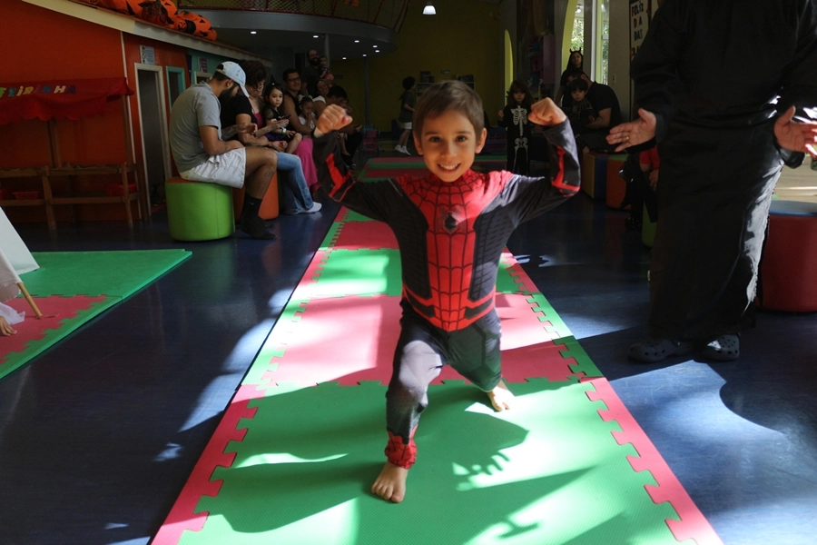 Momentos Criativos – Contação de História - Livro: “Bruxa, bruxa venha à minha festa” com desfile de fantasia – 25/10/2025