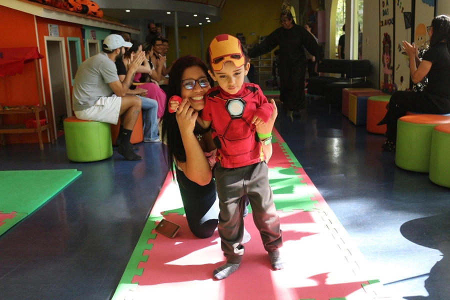 Momentos Criativos – Contação de História - Livro: “Bruxa, bruxa venha à minha festa” com desfile de fantasia – 25/10/2025