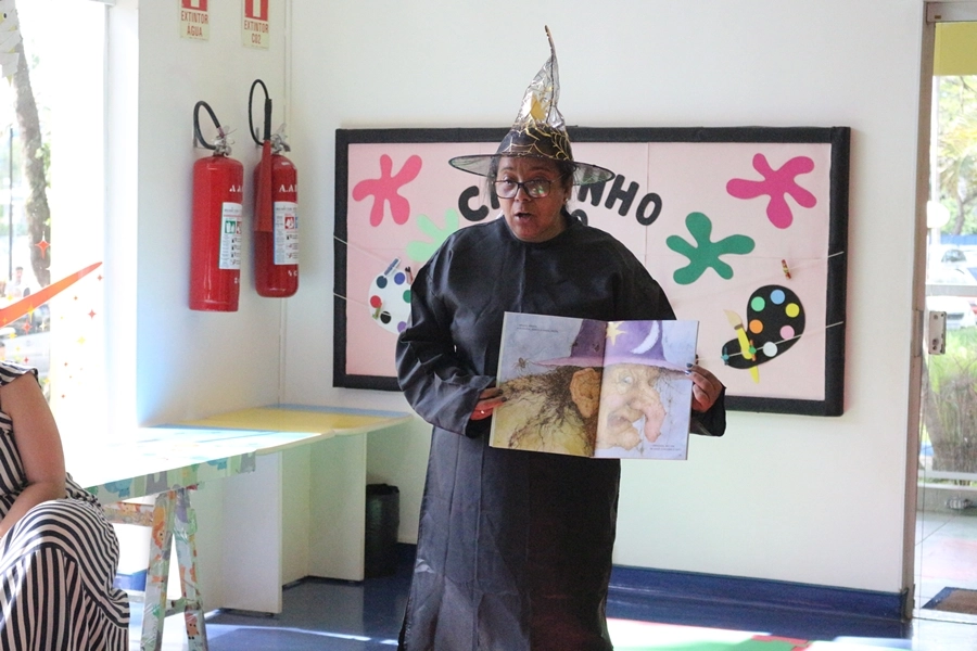 Momentos Criativos – Contação de História - Livro: “Bruxa, bruxa venha à minha festa” com desfile de fantasia – 25/10/2025