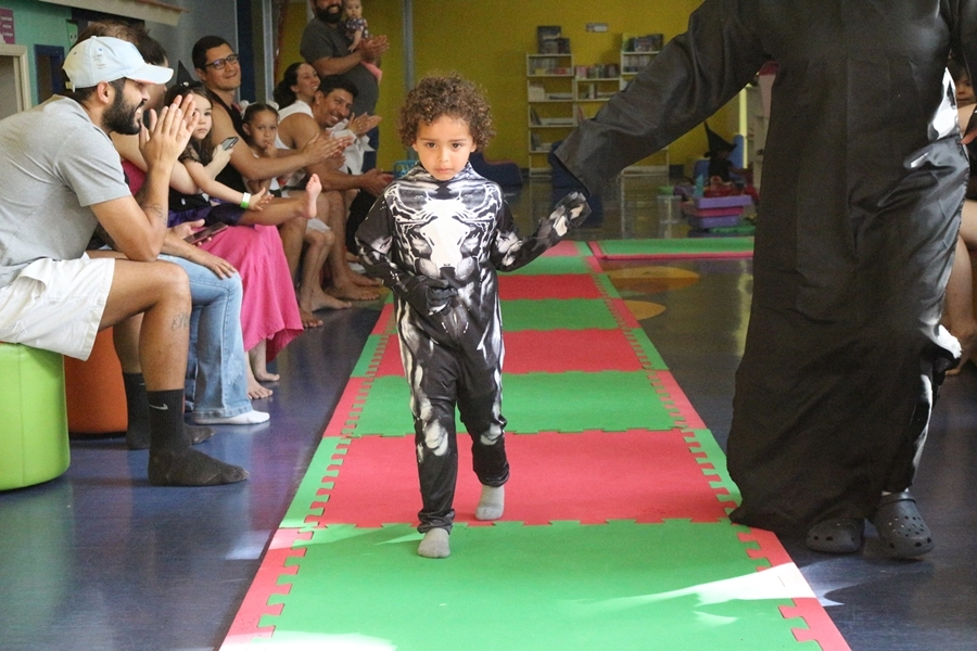 Momentos Criativos – Contação de História - Livro: “Bruxa, bruxa venha à minha festa” com desfile de fantasia – 25/10/2025