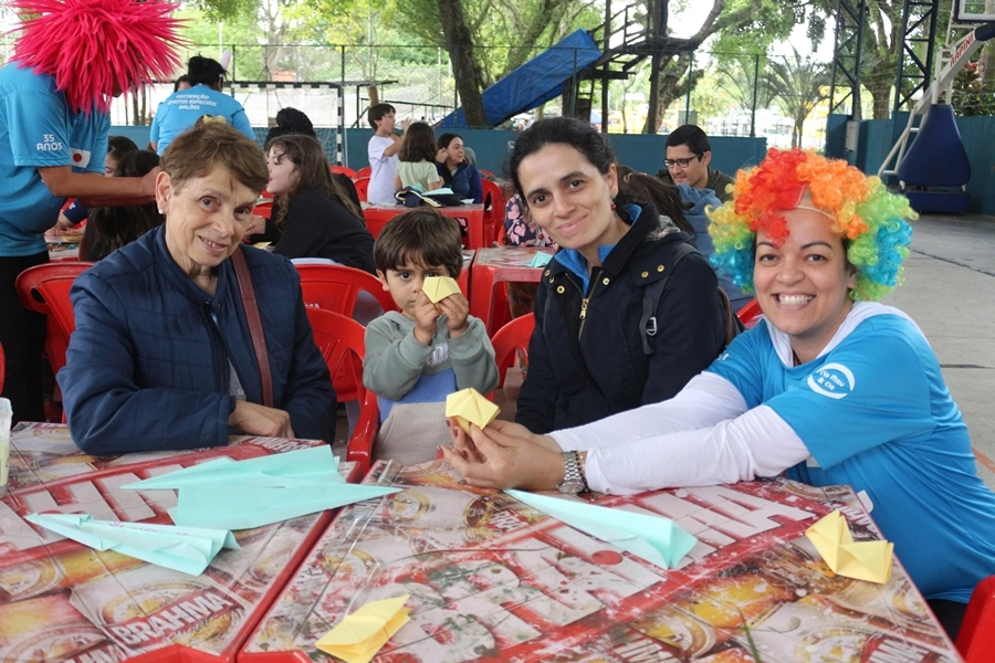 Brincadeiras Cantadas e Ateliê de Dobraduras com o Projeto Sorria – 09/11/2025