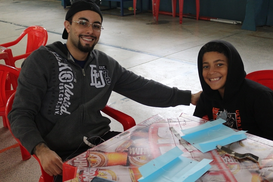 Pipas colorindo o céu com o Projeto Sorria – 19/10/2025