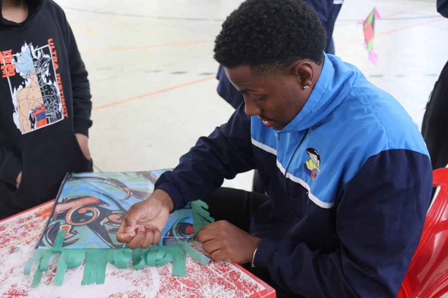 Pipas colorindo o céu com o Projeto Sorria – 19/10/2025