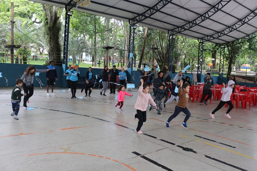 Pipas colorindo o céu com o Projeto Sorria – 19/10/2025