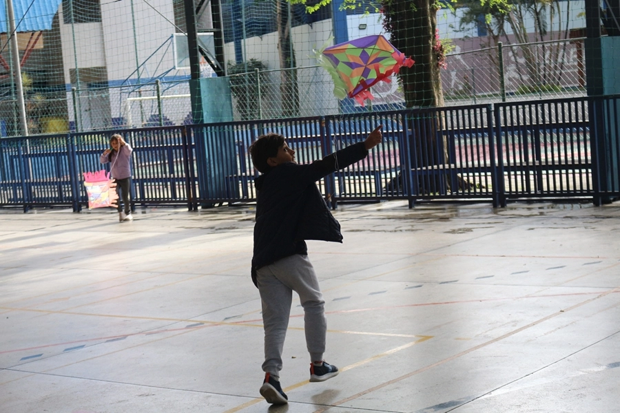 Pipas colorindo o céu com o Projeto Sorria – 19/10/2025