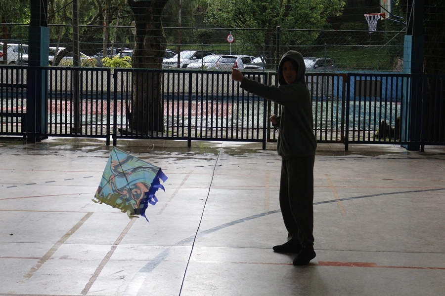 Pipas colorindo o céu com o Projeto Sorria – 19/10/2025