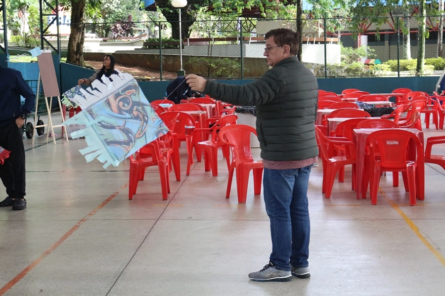 Pipas colorindo o céu com o Projeto Sorria – 19/10/2025