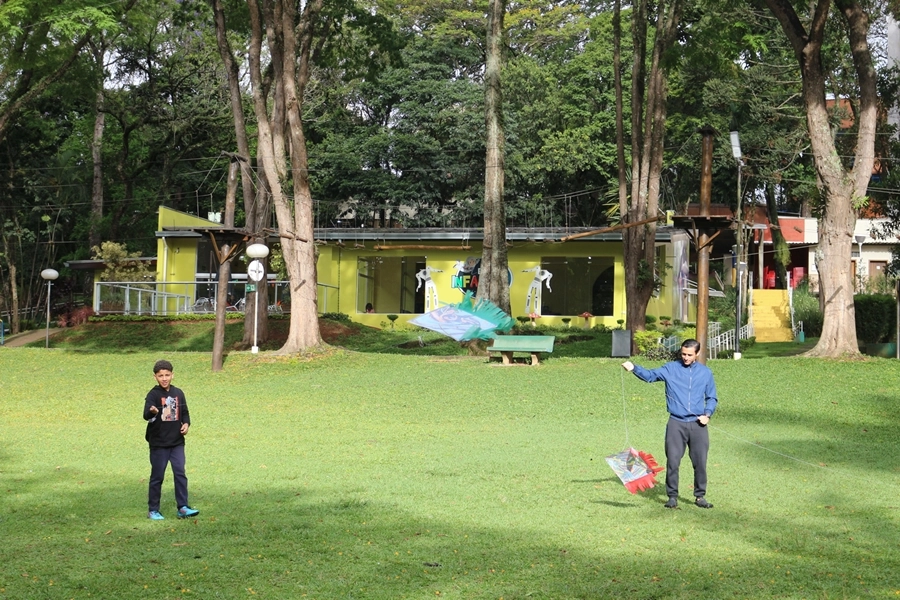 Pipas colorindo o céu com o Projeto Sorria – 19/10/2025