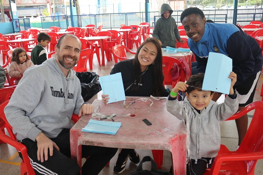 Pipas colorindo o céu com o Projeto Sorria – 19/10/2025