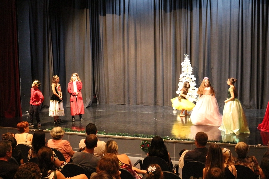 Espetáculo Cinderela – 06/12/2025