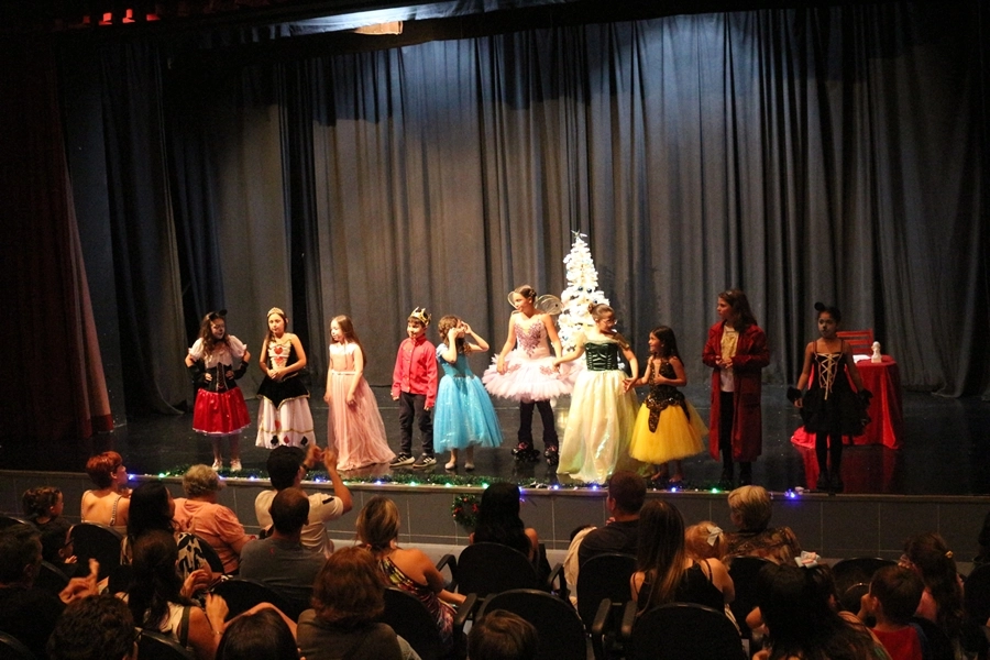 Espetáculo Cinderela – 06/12/2025